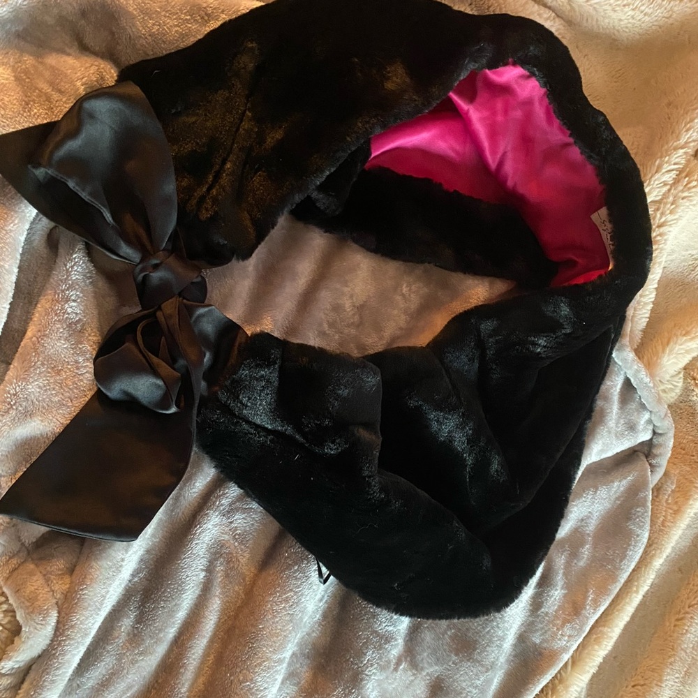 Fancy Wrap one size like new black /w/ fuchsia lining